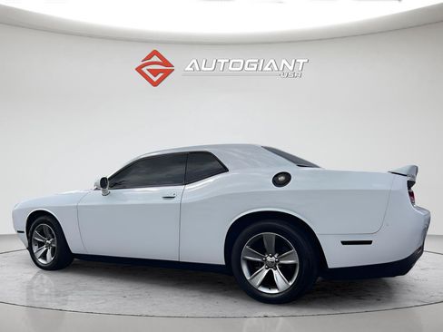 Used 2019 Dodge Challenger SXT RWD image 4