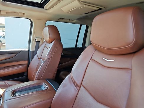 Used 2020 Cadillac Escalade ESV Premium Luxury image 10