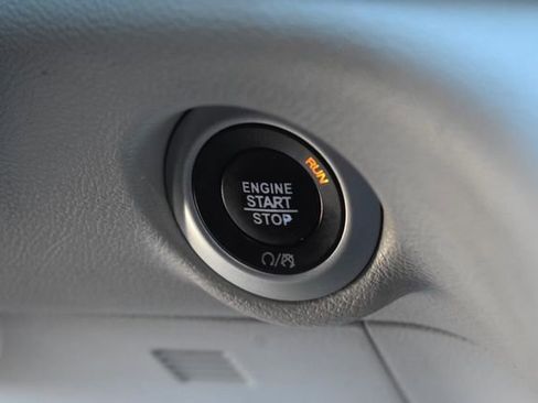 Used 2018 Chrysler Pacifica Touring-L Plus FWD image 29