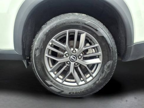 Used 2024 Nissan Rogue S AWD/4WD image 8