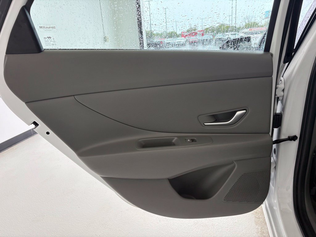Used 2025 Hyundai Elantra SEL FWD image 29