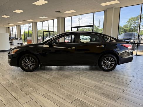 Used 2015 Nissan Altima 2.5 S w/ Special Edition Package FWD image 4