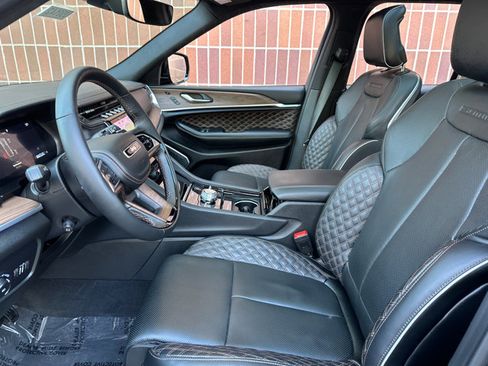 Used 2025 Jeep Grand Cherokee Summit w/ Obsidian Package image 26