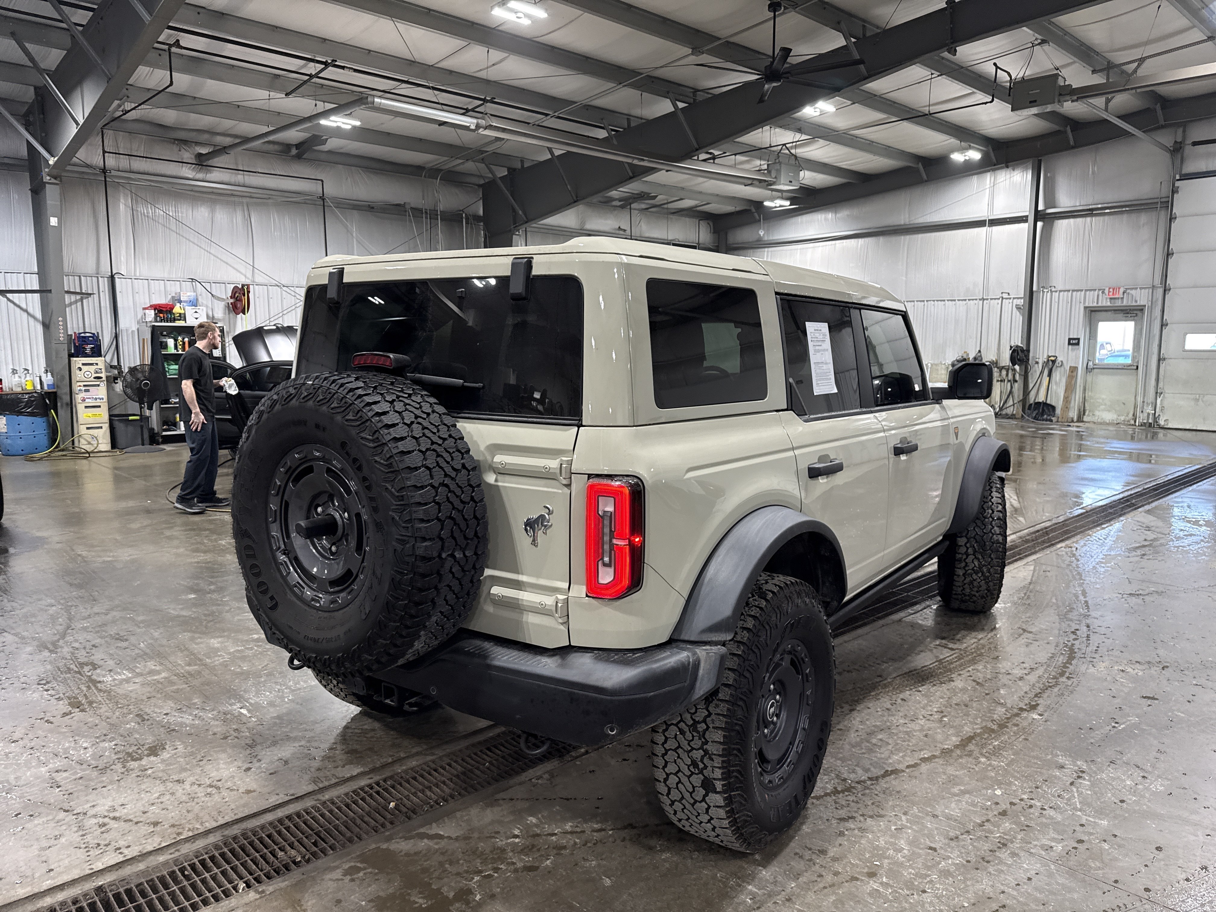 Used 2025 Ford Bronco Badlands w/ Sasquatch Package AWD/4WD image 3
