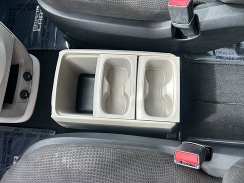 Used 2013 Dodge Grand Caravan SE FWD image 14