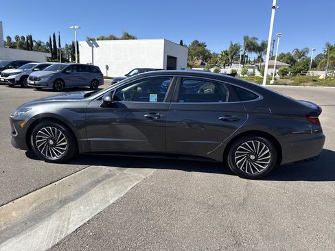 Used 2023 Hyundai Sonata SEL image 2