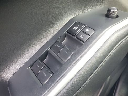 Used 2023 Toyota Highlander LE image 21