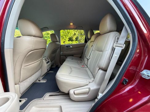 Used 2014 Nissan Pathfinder SL w/ Trailer Tow Package AWD/4WD image 28