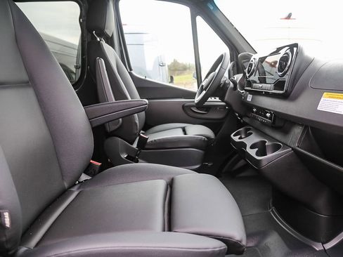 New 2024 Mercedes-Benz Sprinter 144 Cargo image 15