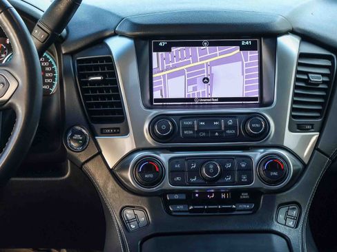 Used 2017 Chevrolet Suburban Premier image 11