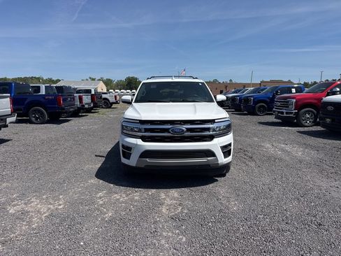 Used 2024 Ford Expedition Limited image 9