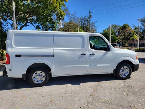 Used 2021 Nissan NV 2500 SV image 9