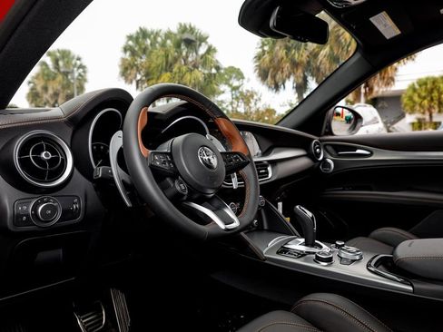 New 2025 Alfa Romeo Stelvio Sprint image 19