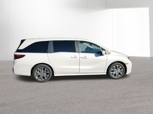 New 2026 Honda Odyssey Touring image 10