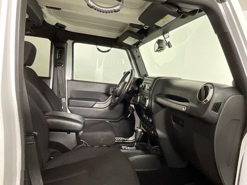 Used 2014 Jeep Wrangler Unlimited Sport w/ Quick Order Package 24S AWD/4WD image 17