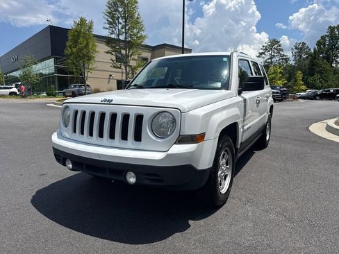 Used 2013 Jeep Patriot Sport w/ PWR Value Group FWD image 3