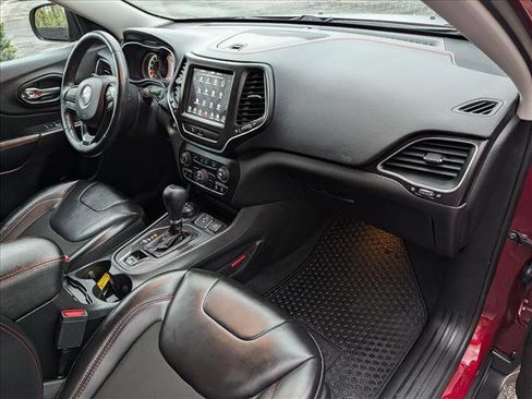 Used 2019 Jeep Cherokee Trailhawk w/ Comfort/Convenience Group AWD/4WD image 15