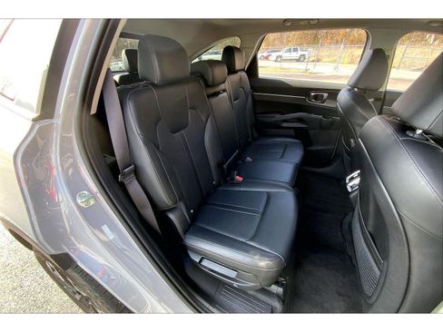 Used 2024 Kia Sorento S w/ Panoramic Sunroof Package image 24