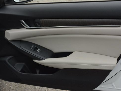 Used 2018 Honda Accord EX image 21