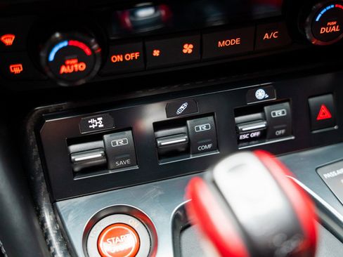 Used 2020 Nissan GT-R Premium image 58