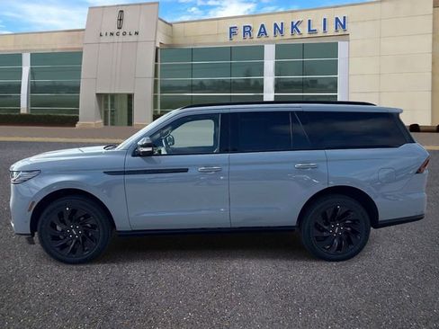 New 2025 Lincoln Navigator Reserve w/ Jet Appearance Package AWD/4WD image 4