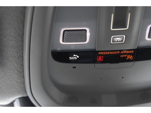 Certified 2025 Volvo XC40 B5 Core w/ Protection Package Premier image 35