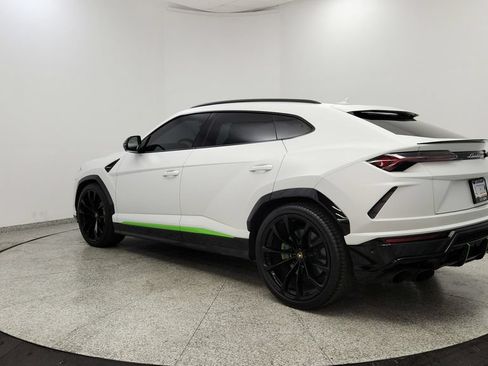 Used 2020 Lamborghini Urus AWD/4WD image 3