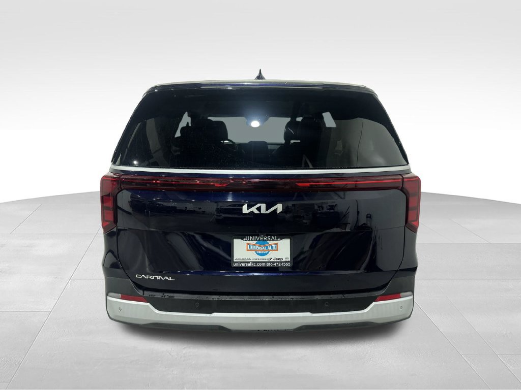 Used 2025 Kia Carnival FWD image 25