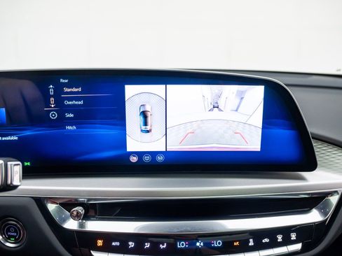 Used 2025 Cadillac Lyriq Luxury AWD/4WD image 30