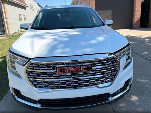Used 2022 GMC Terrain SLT FWD image 2