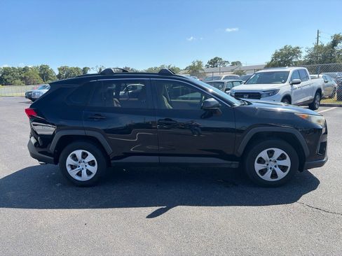 Used 2019 Toyota RAV4 LE FWD image 8