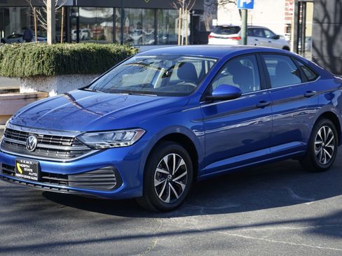 Used 2022 Volkswagen Jetta S image 2