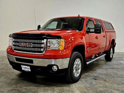 Used 2013 GMC Sierra 2500 SLT w/ Suspension Package, Off-Road AWD/4WD image 4