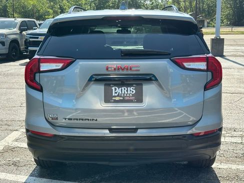 Used 2024 GMC Terrain SLE w/ Driver Convenience Package FWD image 5