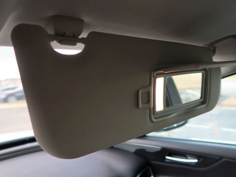 Used 2018 Jaguar XE Prestige image 33