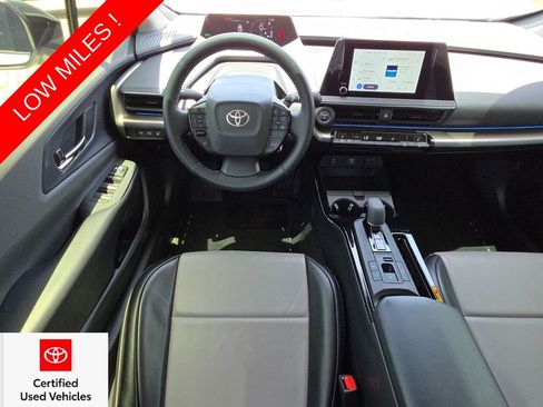 Used 2023 Toyota Prius XLE FWD image 6