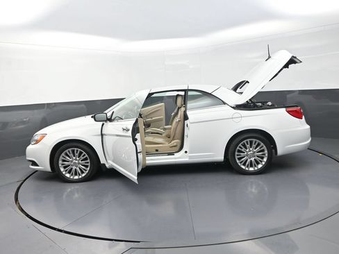 Used 2011 Chrysler 200 Limited FWD image 35