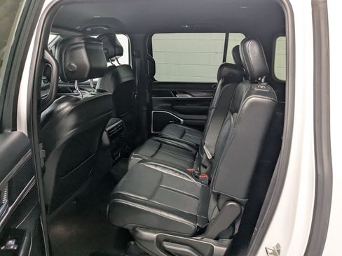 Used 2024 Jeep Wagoneer L Series II w/ Flexible Seating Group AWD/4WD image 23