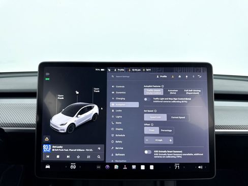 Used 2021 Tesla Model Y Long Range image 9