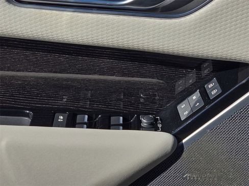 Certified 2023 Land Rover Range Rover Velar HST image 29