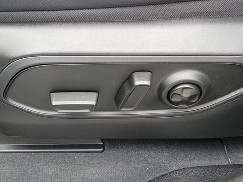Used 2025 Jeep Grand Cherokee Limited RWD image 21
