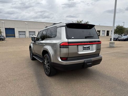 Used 2024 Lexus GX 550 image 4