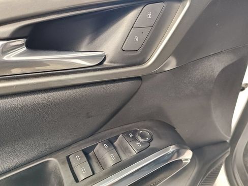 Used 2024 Chevrolet Traverse LS FWD image 17