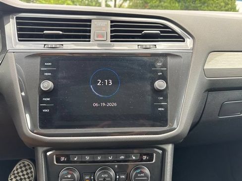 Used 2018 Volkswagen Tiguan SEL AWD/4WD image 26
