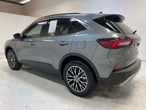 Used 2024 Ford Escape SE image 10