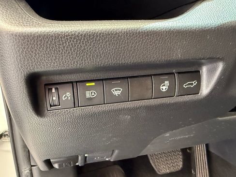 Used 2022 Toyota RAV4 XLE w/ Convenience Package AWD/4WD image 18