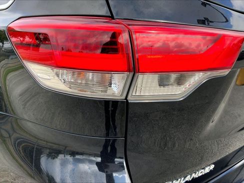 Used 2019 Toyota Highlander LE FWD image 28
