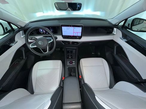 Certified 2025 Volkswagen Tiguan SE image 14