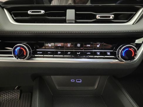 New 2026 Chevrolet Equinox LT w/ Convenience Package II image 9