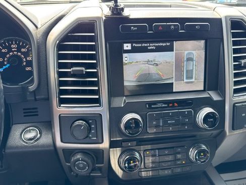 Used 2017 Ford F150 Platinum w/ Equipment Group 701A Luxury AWD/4WD image 20